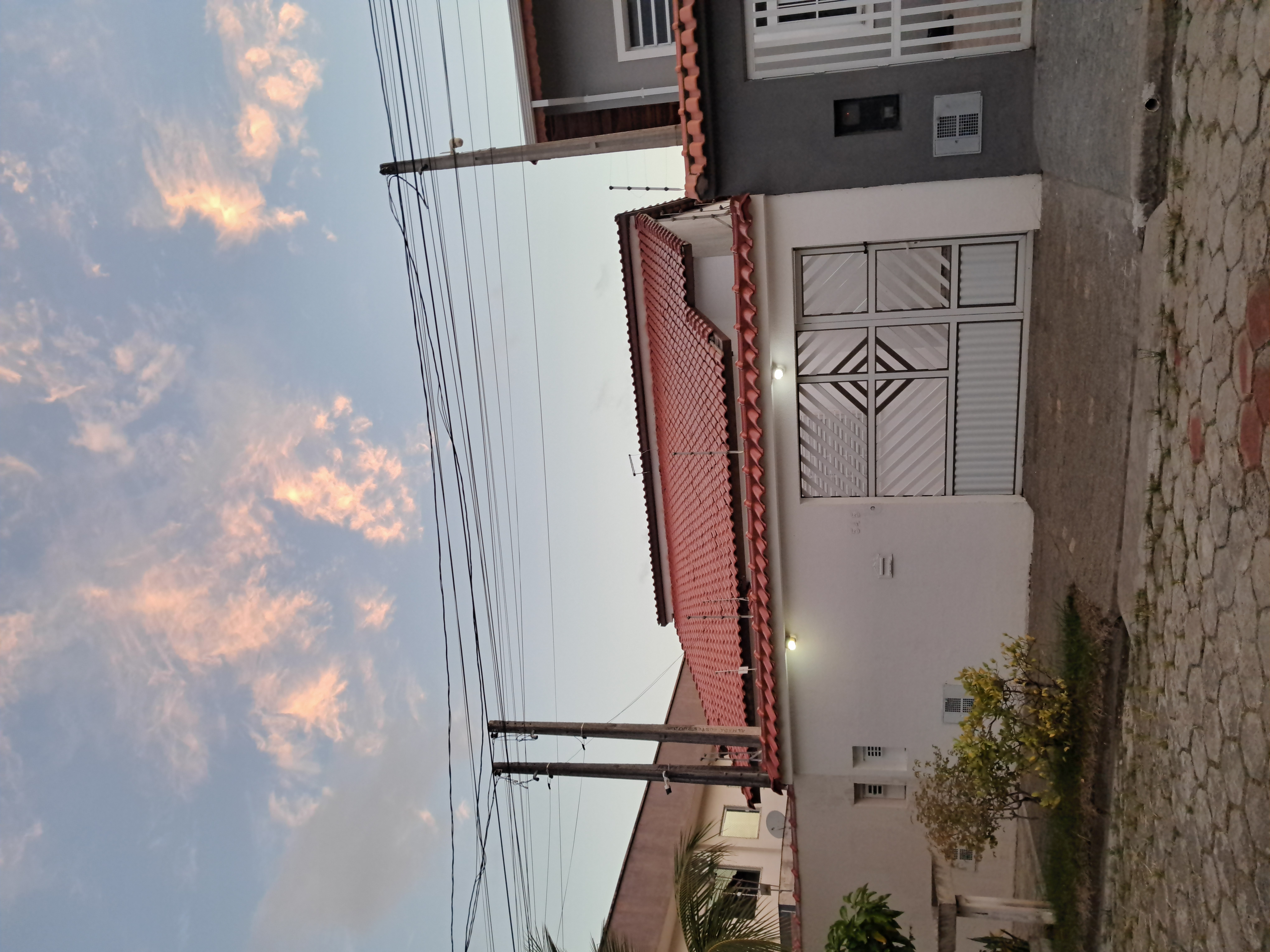 Pintura de telhado residencial renovado em Peruíbe - Iego Pintor